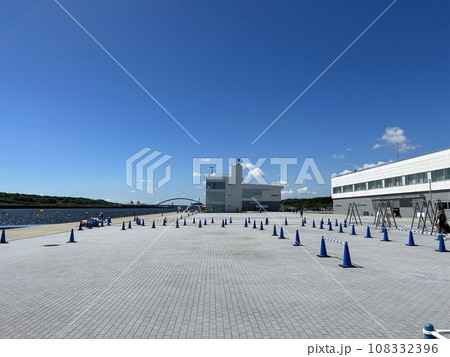 東京湾で開催されたアクアスロンのレース会場 東京湾で開催されたアクアスロンのレース会場 108332396
