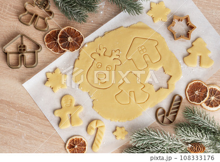 Christmas baking, gingerbread cookies Christmas baking, gingerbread cookies 108333176