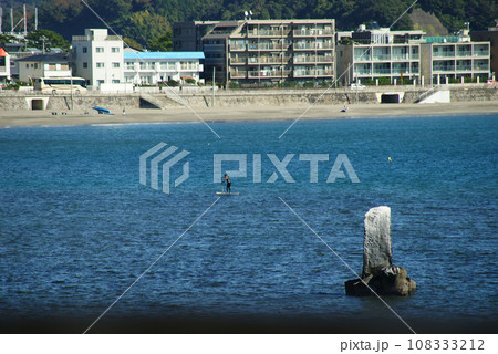 逗子海岸 海上に立つ「不如帰」の碑 逗子海岸 海上に立つ「不如帰」の碑 108333212