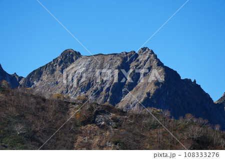 八方尾根から白馬連峰の不帰の嶮Ⅱ峰を望む 108333276