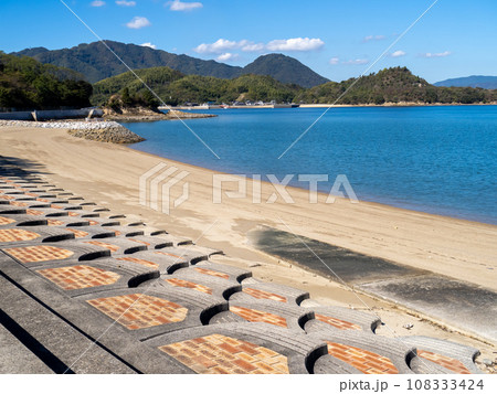 大野浦海水浴場。広島県三原市、佐木島。 大野浦海水浴場。広島県三原市、佐木島。 108333424