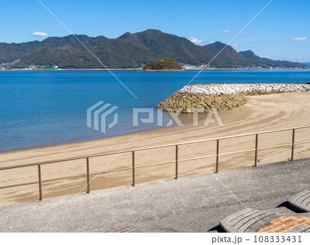 大野浦海水浴場。広島県三原市、佐木島。 108333431