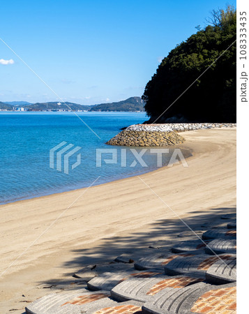 大野浦海水浴場。広島県三原市、佐木島。(縦構図) 大野浦海水浴場。広島県三原市、佐木島。(縦構図) 108333435