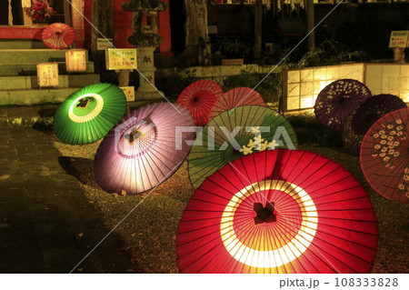 松崎町の赤い和傘 108333828