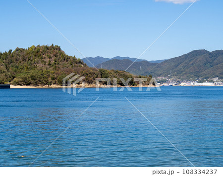佐木島の海岸から小佐木島を見る。 108334237