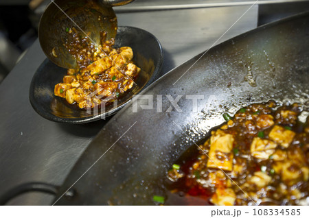 中華鍋で作る美味しい麻婆豆腐 中華鍋で作る美味しい麻婆豆腐 108334585