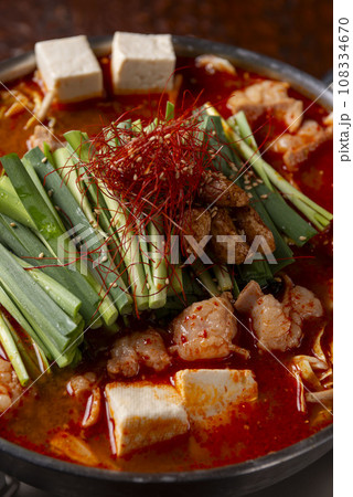 辛くて美味しい韓国の鍋料理 108334670