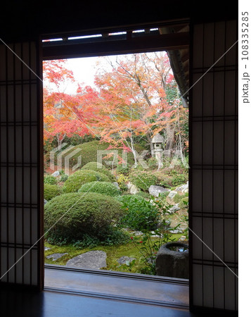 京都の紅葉をめぐる 源光庵編 京都の紅葉をめぐる 源光庵編 108335285