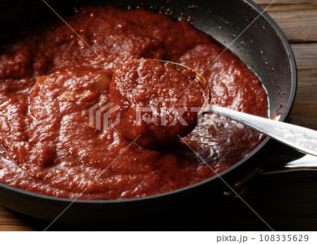 トマトソース 108335629