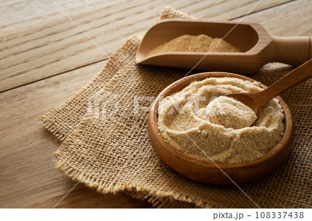 きび砂糖　砂糖の写真素材 108337438