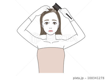 根本白髪を自分で染めている女性 108341278