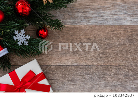 クリスマスプレゼントとクリスマス 108342937