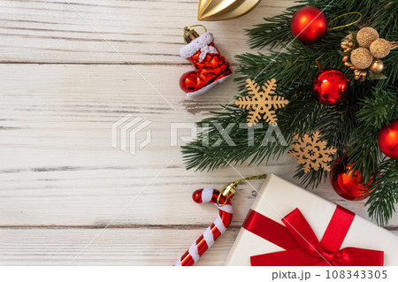 クリスマスプレゼントとクリスマス 108343305