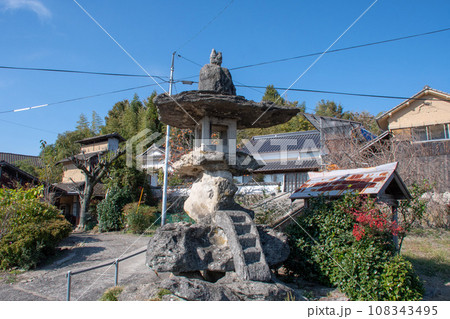 岡山県矢掛町小田　干し柿のさと山ノ上地区の常夜灯 108343495