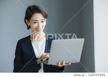 ビジネスウーマン　 108343990