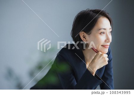 ビジネスウーマン　 108343995