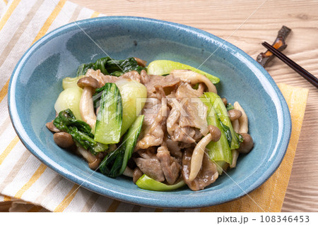 青梗菜と豚肉のオイスターソース炒め 青梗菜と豚肉のオイスターソース炒め 108346453