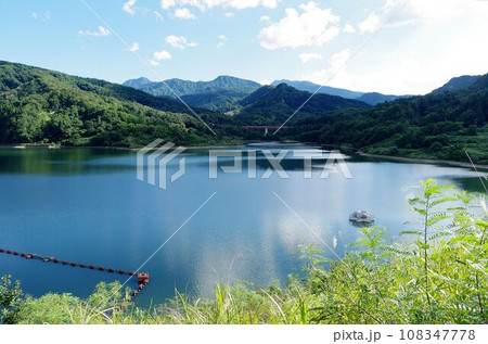 大谷ダムのダム湖・ひめさゆり湖と守門山塊 大谷ダムのダム湖・ひめさゆり湖と守門山塊 108347778