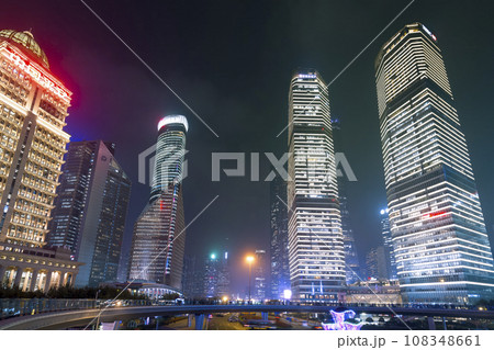 上海・浦東陸家嘴の高層ビル群 夜景 / Shanghai, China 108348661