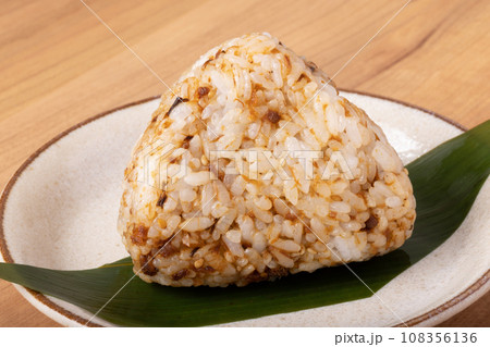 おかか昆布 おにぎり おかか昆布 おにぎり 108356136