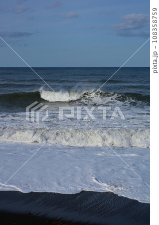波の写真 108358759