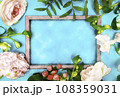 水彩画風の春の花のフレーム　青 108359031