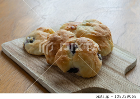 ホットビスケット　焼きたて 108359068