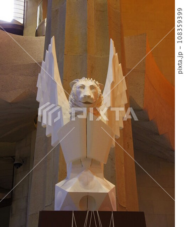 世界遺産サグラダ・ファミリア大聖堂の牛の姿のセント・ルーク像 世界遺産サグラダ・ファミリア大聖堂の牛の姿のセント・ルーク像 108359399