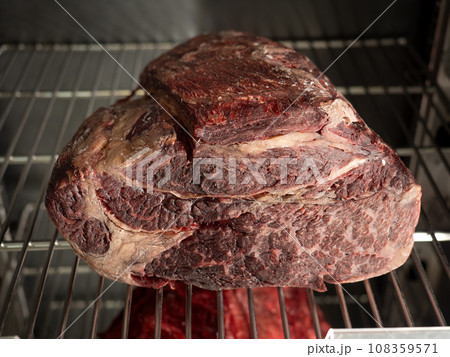 熟成肉　牛肉 108359571