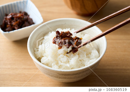 ご飯に乗せたあさり佃煮 108360519