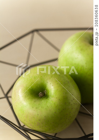 芳醇な香りの林檎の王様・ 王林 108360638