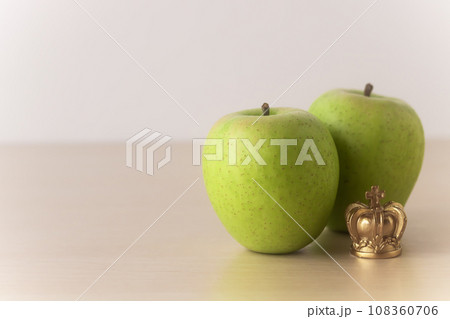 芳醇な香りの林檎の王様・ 王林 108360706