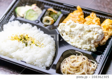 お手頃価格なチキン南蛮弁当 108362305