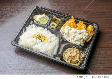 お手頃価格なチキン南蛮弁当 108362308