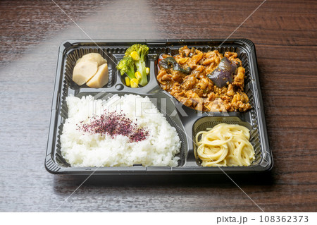 お手頃価格な「豚肉と茄子の甘辛焼き弁当」 108362373