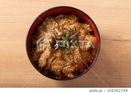 真鯛のごまだれ丼 108362749