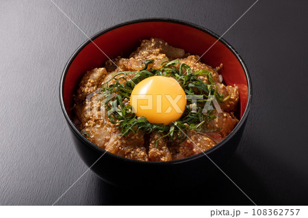 真鯛のごまだれ丼 108362757