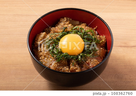 真鯛のごまだれ丼 真鯛のごまだれ丼 108362760