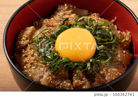 真鯛のごまだれ丼 真鯛のごまだれ丼 108362761