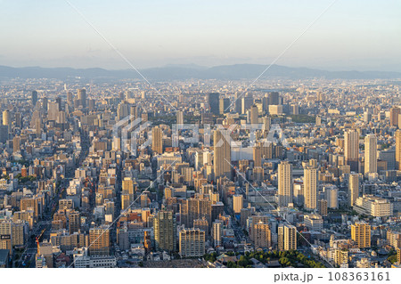【大阪の都市風景】あべのハルカス 展望台から見た夕景【ハルカス300】 【大阪の都市風景】あべのハルカス 展望台から見た夕景【ハルカス300】 108363161