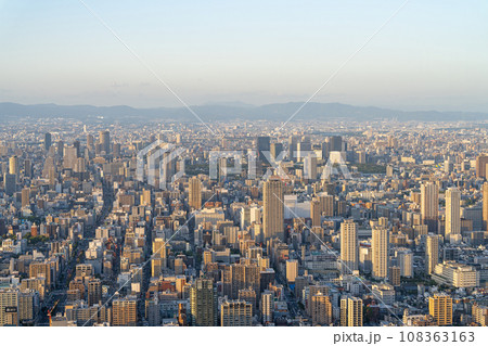【大阪の都市風景】あべのハルカス 展望台から見た夕景【ハルカス300】 【大阪の都市風景】あべのハルカス 展望台から見た夕景【ハルカス300】 108363163