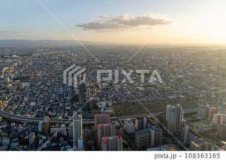 【大阪の都市風景】あべのハルカス　展望台から見た夕景【ハルカス300】 108363165