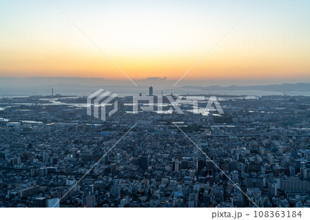 【大阪の都市風景】あべのハルカス　展望台から見た夕景【ハルカス300】 108363184