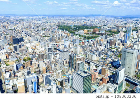 名古屋市、ミッドランドスクエアから眺める名古屋の街並み（名古屋城方面） 108363236