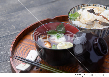 秋の料理 松茸のお吸い物 秋の料理 松茸のお吸い物 108365949