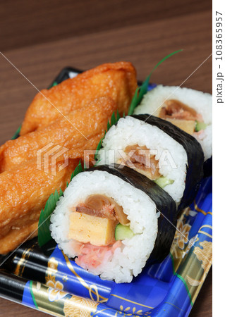 助六, いなり, 太巻き, 寿司, 和食, 日本, 食べ物, 助六寿司, 弁当, トレイ, 容器, 108365957