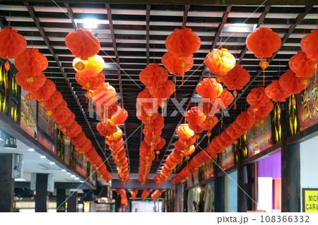 Traditional Chinese lanterns in the streets along the canal in Xitang town in Zhejiang Province, China 108366332