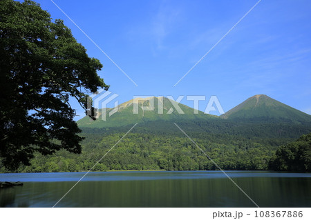 オンネトー湖(北海道足寄町、Lake Onneto) オンネトー湖(北海道足寄町、Lake Onneto) 108367886