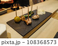 カウンター焼き鳥02 108368573