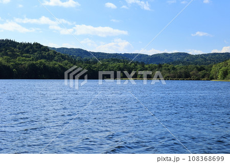 チミケップ湖の湖面(北海道、hokkaido) チミケップ湖の湖面(北海道、hokkaido) 108368699